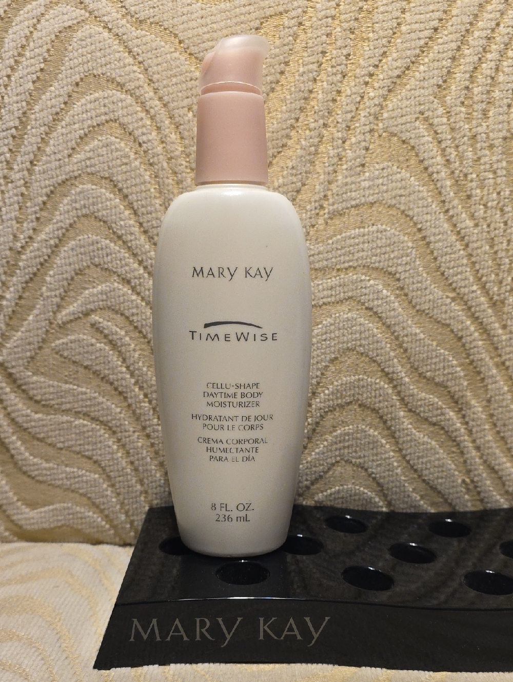 Mary Kay TimeWise Daytime Body Moisturizer — White & Light Pink Pump